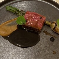 レストラン ラ・フロレゾン・ドゥ・タケウチ - 肉料理。鹿児島の和牛。赤ワインソースが絶妙。