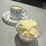 Pizzeria SHIGECHIKA - 肉眼でもたっぷりバニラビーンズが見えるバニラジェラート
