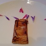 アミューズ セップ茸のタルト。