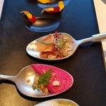 アミューズ　イカ＆ビーツのムース＆リー・ドヴォー。