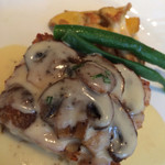 アルカション - 仔牛のテリーヌ焼きマッシュルームをのせて・カレー風味のバターソース