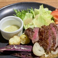 ザ・マイルストーン - 肉はA5ランクオリーブ牛