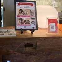 ザ・マイルストーン - 二階のカウンターで受付け