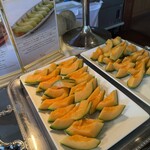 ガーデニア(ホテルマイステイズプレミア成田) - カッティングメロン　事前にカットされている