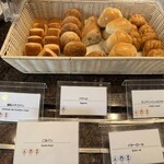 ガーデニア(ホテルマイステイズプレミア成田) - 練乳イチゴパン　ごまパン他