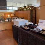 ガーデニア(ホテルマイステイズプレミア成田) - 入ってすぐ右側　トレーやカトラリー類