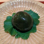 銀座 しのはら - ヨモギを使った葛饅頭