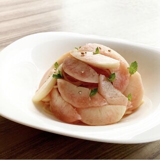 旬のフルーツをたっぷりと贅沢に使った【冷製パスタ】