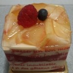 セ・ラ・セゾン! - 桃のティラミス