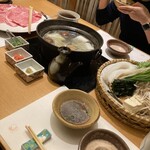 木曽路 北新地店 - しゃぶしゃぶ、白菜、もやし、椎茸、ネギ、ワカメなどなど