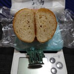 パンパカパン - 塩バターパン（53g）179円　断面です