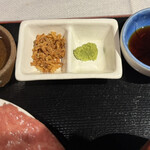 花大根 - わさび醤油とオニオンソース