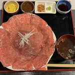 花大根 - あぶり黒毛和牛・霜降り赤身の丼を肉2倍・ご飯大盛