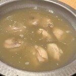 博多華味鳥 博多駅筑紫口店 - 先ずはスープを楽しむ。