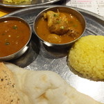 インド料理 ムンバイ - ランチメニュー　￥９２０（税込み）　カレー２種