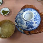 白孔雀食堂 - 名物かつ丼1,600円