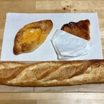 ベーカリーキッチン フィロ - チェダー&のびるチーズ、クルンジ、バタール