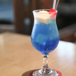 ヴィーナス カフェ - ブルーラグーンクリームソーダ☆