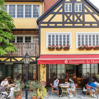 アンティーク家具を揃えた、海外を訪れたかのような非日常空間