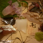 お造りもりあわせ（あこう、しめ鯖、剣先イカ、鯛の焼き霜、秋刀魚）