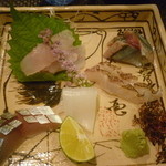 お造りもりあわせ（あこう、しめ鯖、剣先イカ、鯛の焼き霜、秋刀魚）