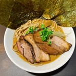 麺屋　たか - 海苔が沢山乗っているのも嬉しいポイント