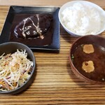 佰食屋 - （※写真5）（参考）国産牛100％ハンバーグ定食（後輩さん注文）