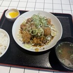 汁なし担々麺と町中華 六根 - 