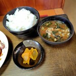 きまっちゃん - ランチのご飯と味噌汁