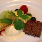 旧軽井沢ホテル音羽ノ森 - ケーキ、アイス、フルーツと盛り沢山な内容(^.^)