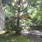 Kyukaruizawa Hotel Otowa no Mori - 中庭を眺めながら…