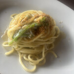 THE BELCOMO - シラスと万願寺唐辛子　カラスミのアーリオオーリオ　パスタももちもちでシラスもたっぷりでとても美味しかった