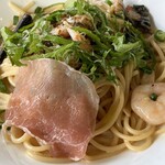 トミズダイナー - ズワイガニのトマトクリームパスタ