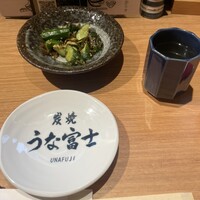 炭焼 うな富士 有楽町店 - サービスのきゅうり。