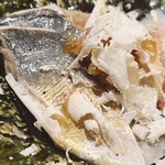 すが弥 - 旬の鰺。軽く〆て旨味を引き出しました