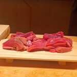 すが弥 - 鮪全部入り太巻きの具材です