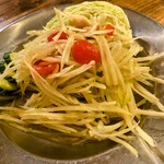 アジアン食堂 シロクマ - 青パパイヤの激辛サラダ