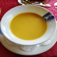 メインダイニングルーム - .....三品目　本日のスープ　カボチャとじゃがいものスープ.....