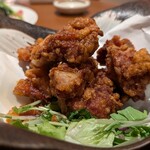 地鶏地酒地野菜 絆～ＫＩＺＵＮＡ～ - カリッと唐揚げ