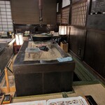 秋田長屋酒場 - 囲炉裏が雰囲気ある