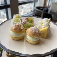 ザ タヴァン グリル＆ラウンジ - 