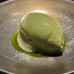 VERT - 『甘味①』
      
      ・山科茶舗様の栗田早生のアイス
      ・下には、
      　　春キャベツはトレハロースで発酵させたもの
      　　発酵トマトのコンソメと少量の味醂を合わせたソース
      　　イタリアンパセリのオイル
      　　柑橘？