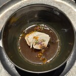 VERT - 『甘味④』
      乾燥ホワイトマッシュルームと釜炒り焙じ茶と胡桃樹液をベースに。発酵ブラウンマッシュルームのエキスと茶の実油を加えて。
      具は、マッシュルーム、牛蒡、胡桃キャラメリゼ、セミノールのコンサルトレ