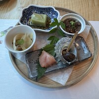 対馬のどぐろとイカ活き造り 博多 魚蔵 都ホテル店 - 