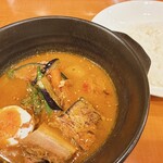 天馬 - 炙り豚の角煮とたっぷり野菜のスープカレー