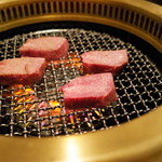 SATOブリアン - 厚切り特上タン 2,570円 スタッフが焼いてくれます