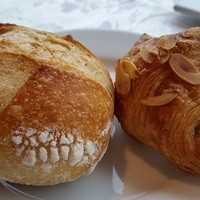 ギリガンズ アイランド - プチフランスとクロワッサンショコラオランジュ。