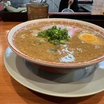 濃厚豚骨らーめん 博多一路 - 一路らーめん
      東京背脂しょうゆとんこつ