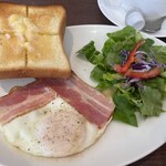 上島珈琲店 - ベーコンエッグ＆厚切りトースト