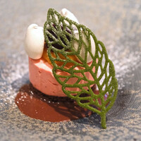 エックス - ランチコース 6410円 の苺のムース レモンのクリームと共に